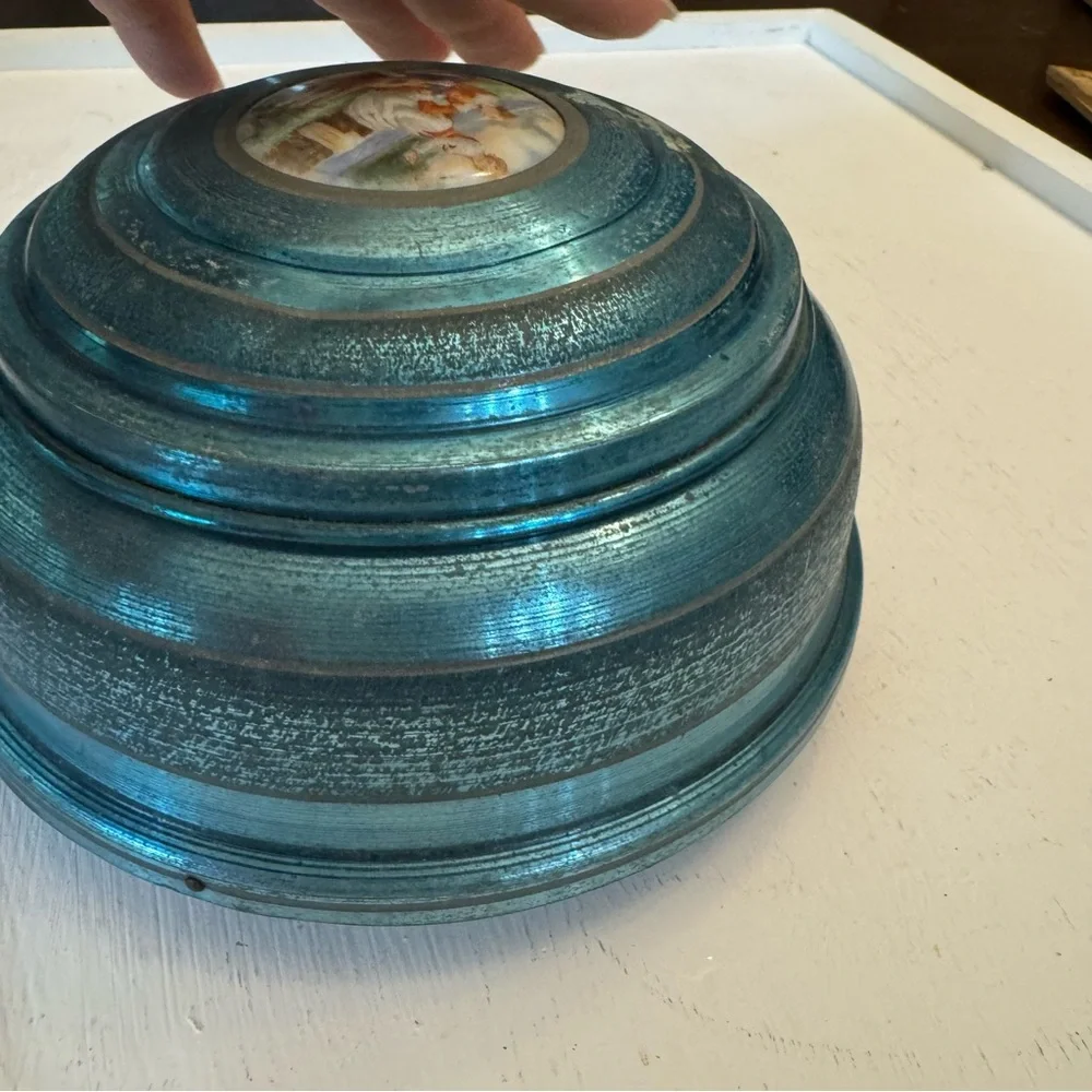 Vintage 1940/50 Decorative Blue Metallic Powder Puff Music Box